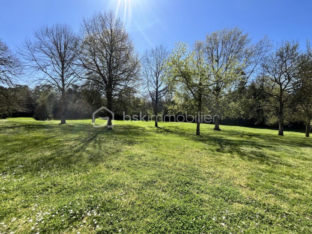 PROPRIETE D’EXCEPTION 483m2 sur un PARC DE 1,4H – 12 pièces – 8 chambres – 483 m²