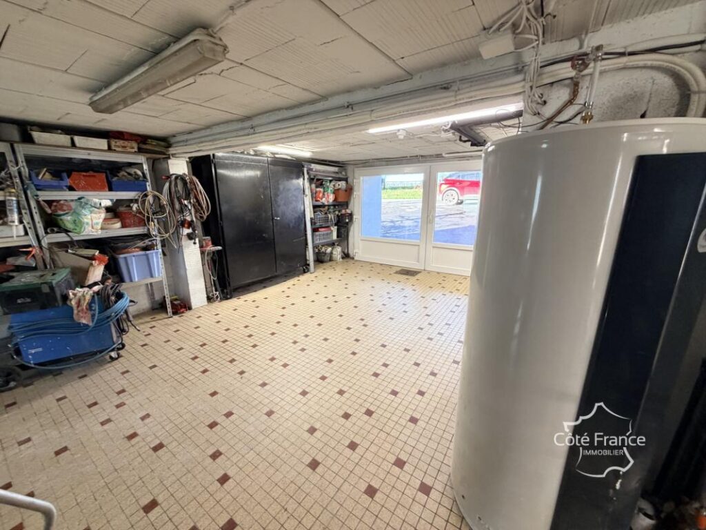 Maison 6 pièces 143 m2 1 880 m2 de terrain Bersillies (5 – 6 pièces – 4 chambres – 143 m²