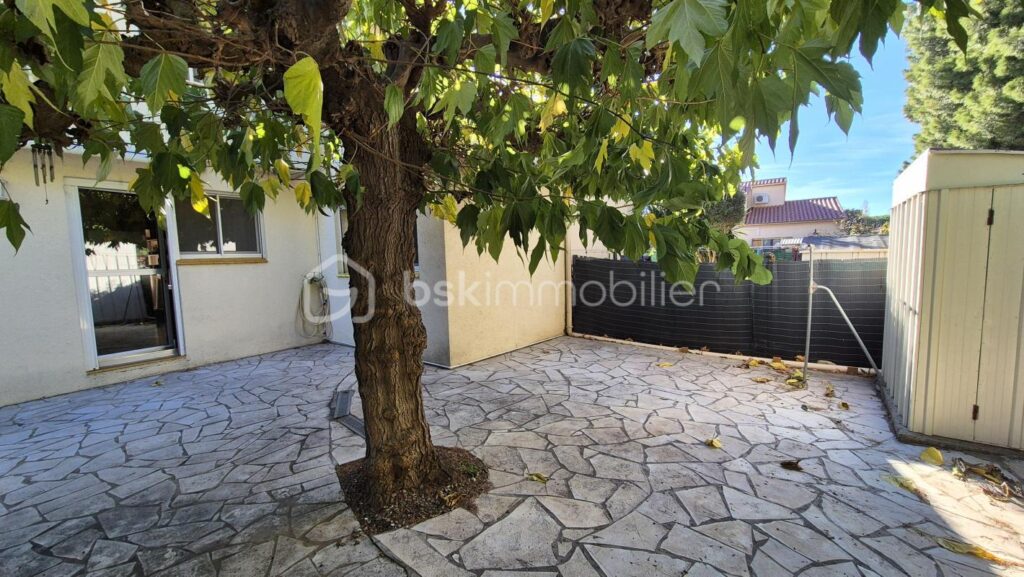 A VENDRE MAISON DEUX FACES TRAVERSANTE DE 152M² SUR TERRAIN DE 261M² A SAINT ANDRE – VUE SUR LES ALBERES – QUATRE CHAMBRES – GARAGE – CLIMATISATION REVERSIBLE – CHEMINEE – AUCUN VIS A VIS – 7 pièces – 4 chambres – 152 m²