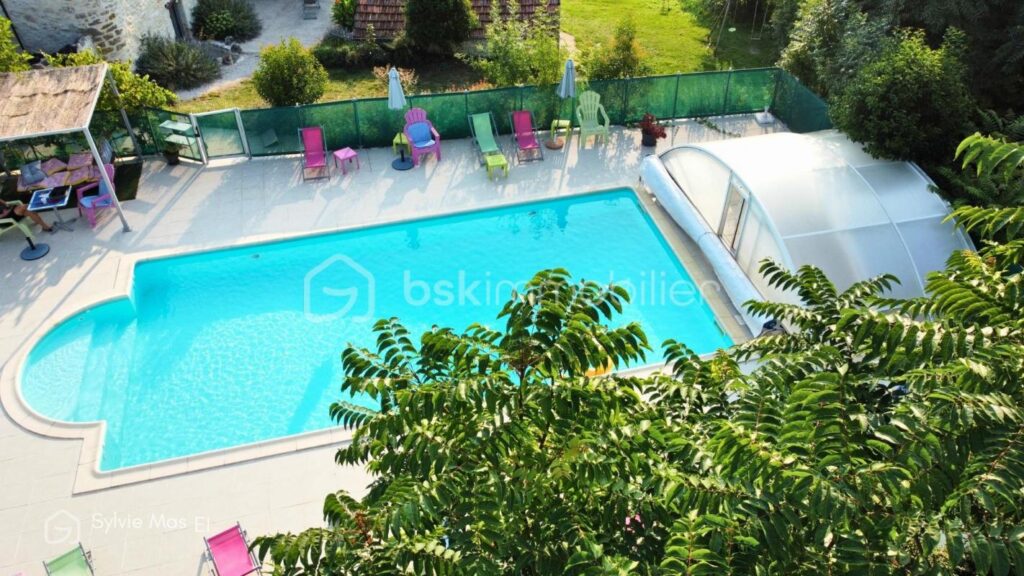 Domaine de charme 2 logements – 5 gîtes – piscine – NR pièces – 11 chambres – 390 m²