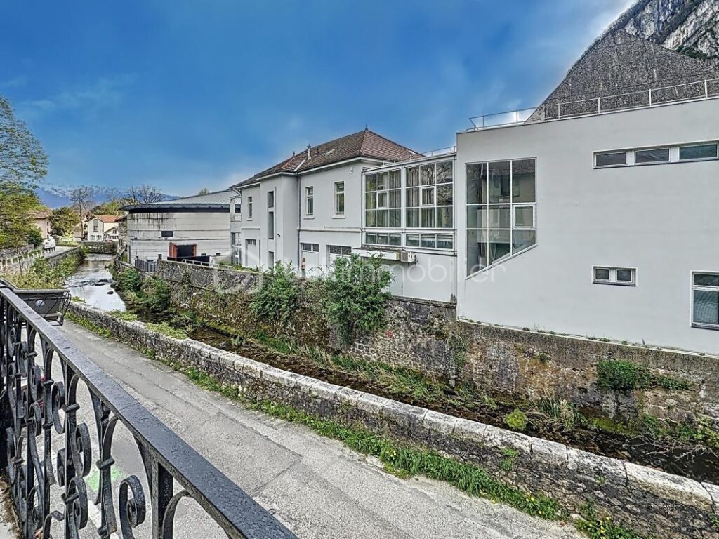 Maison familiale de charme 155m² au cœur de Sassenage, en bordure du Furon – 7 pièces – 4 chambres – 155 m²