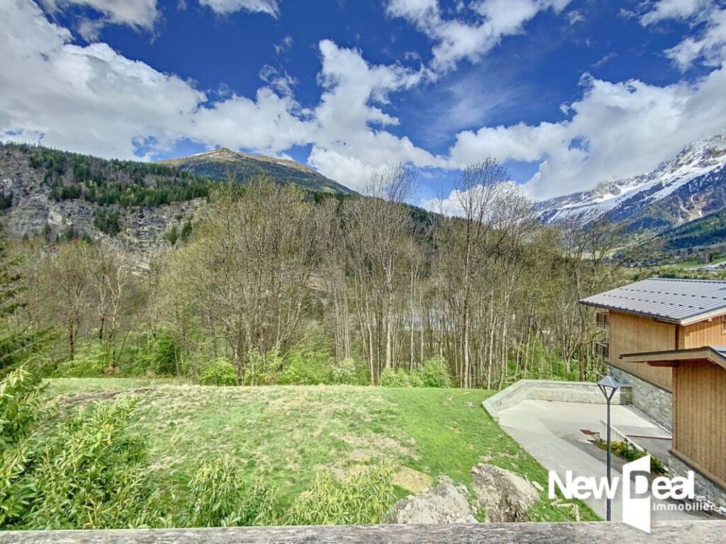 LES HOUCHES – MAISON DE PAYS – 15 pièces – 12 Chambres – 330 m² environ – Terrain 1897 m² – 15 pièces – 12 chambres – 333 m²