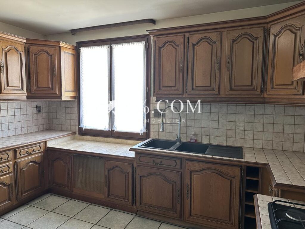 Locaux commerciaux avec logement 639 m2 DOMBASLE EN XANTOIS – 12 pièces – 6 chambres – 639 m²