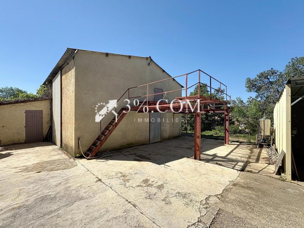 Charmante Maison de 178 m2 +Local professionnel de 150 m2 d – 8 pièces – 4 chambres – 178 m²