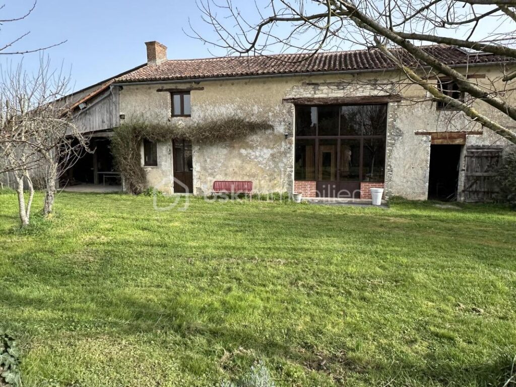 Maison en pierre avec dépendances et grand jardin – 5 pièces – 4 chambres – 132 m²