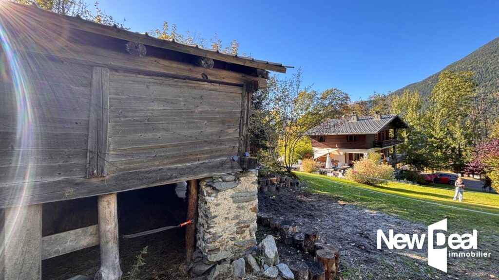 MAISON DE PAYS – 9 pièces – 5 Chambres – 265 m² surface Totale – Bergerie – Terrain 3610 m² – LES HOUCHES – 9 pièces – 5 chambres – 184 m²