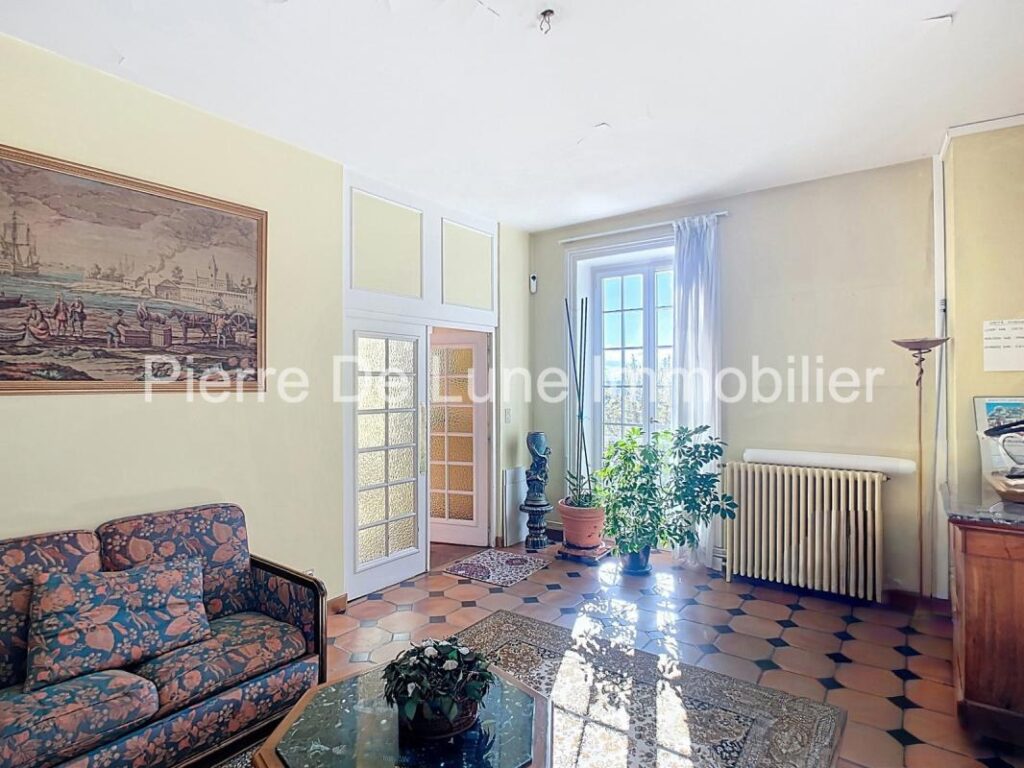 Propriété de caractère avec vue panoramique – 10 pièces – 4 chambres – 426 m²