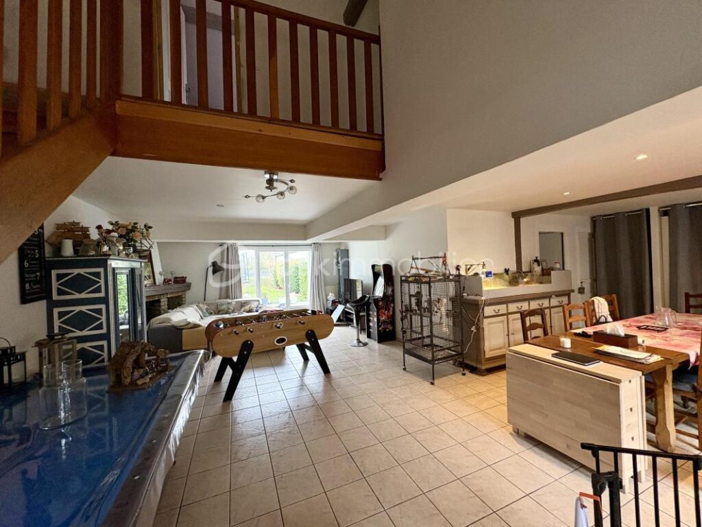 Grande maison familiale à la campagne – 6 chambres – Piscine couverte – Terrain avec dépendances – 10 pièces – 6 chambres – 205 m²