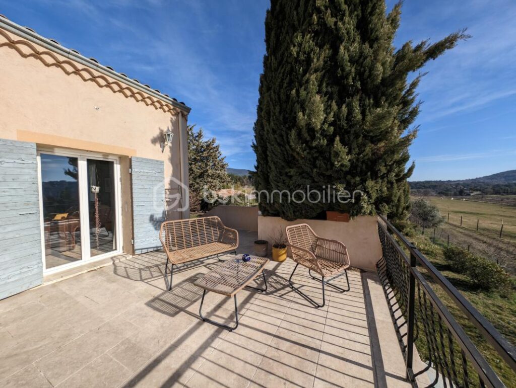 A VENDRE, PUYVERT, MAS DE 150 M² ENVIRON ET SURFACE A AMENAGER DE PLUS DE 100 m² AVEC PISCINE, POOL HOUSE SUR TERRAIN DE 2360 M² – 8 pièces – 3 chambres – 150 m²