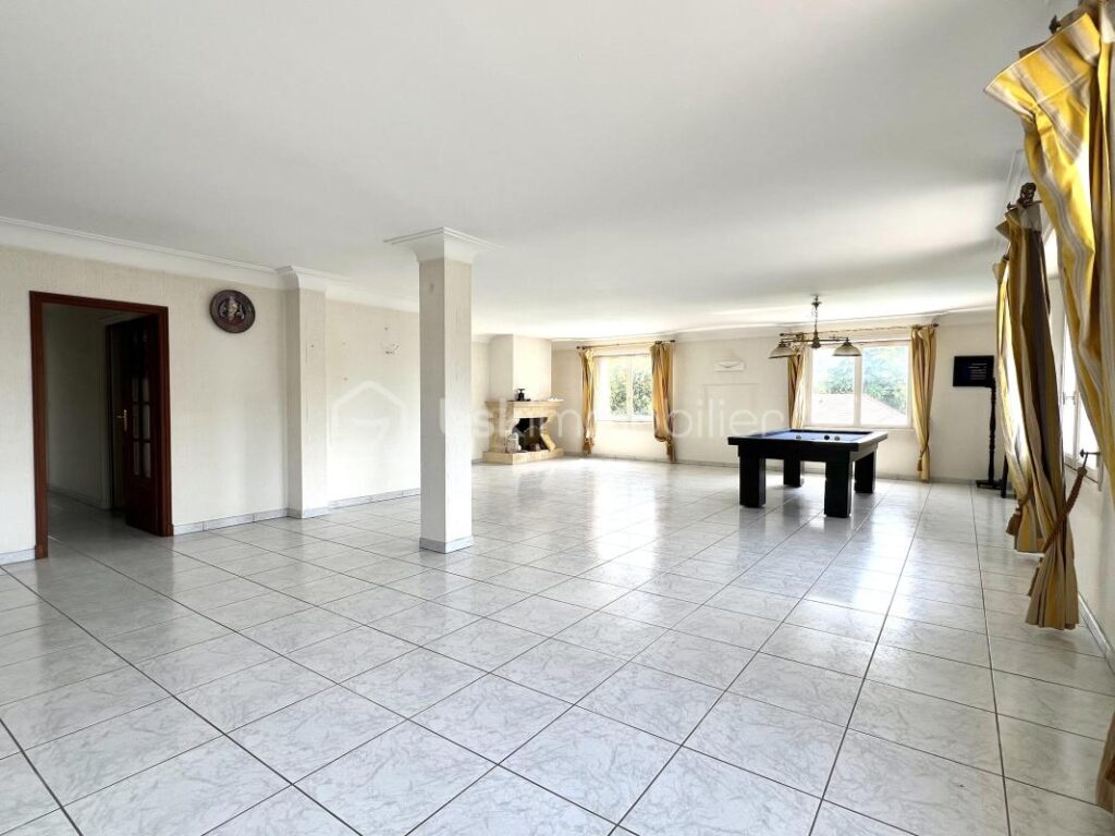 Maison 9 pièces – 9 pièces – 5 chambres – 282 m²