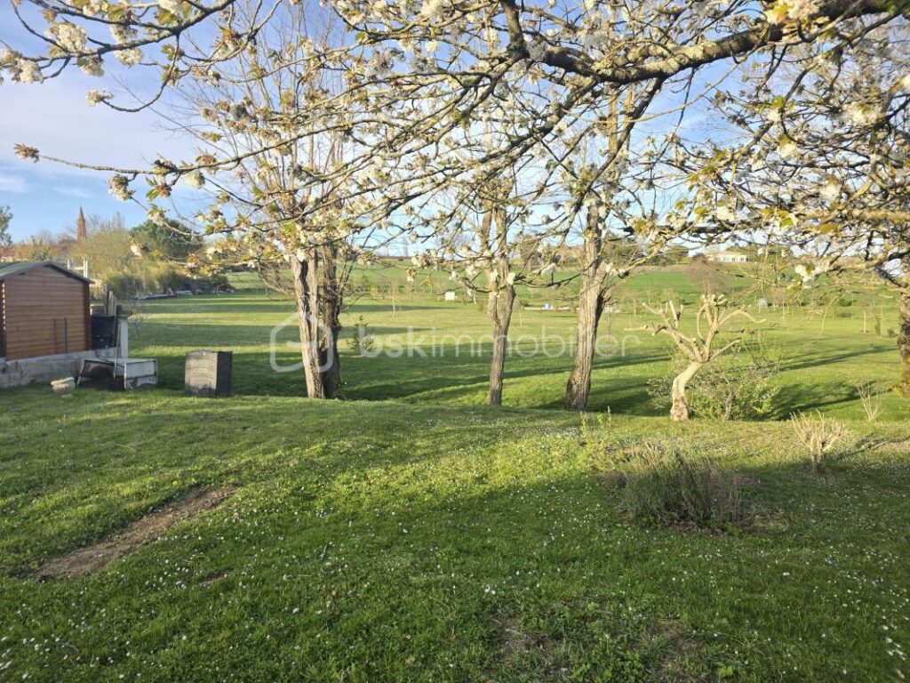 Terrain à vendre – Exposition SUD – Calme et proche commodités ! – NR pièces – NR chambres – 600 m²