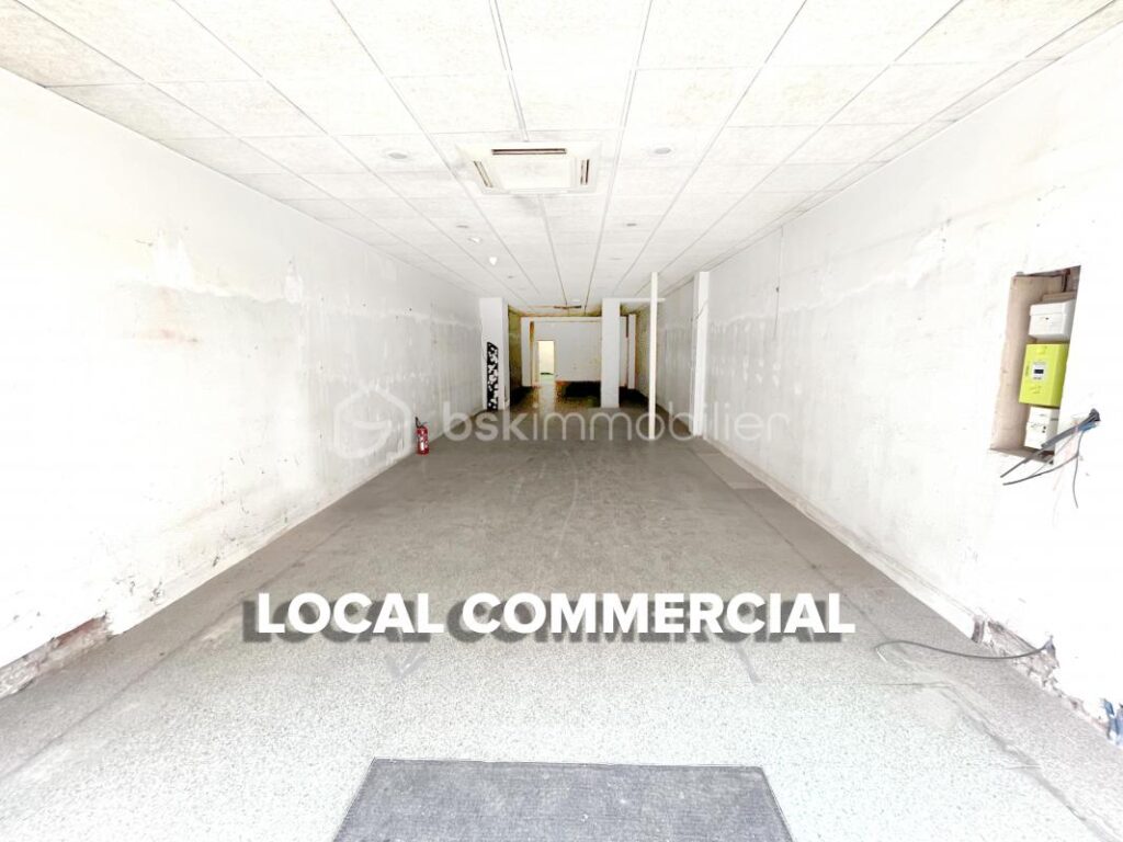 Douai hypercentre, immeuble mixte de 646 m2 (4 niveaux + caves) comprenant un local commercial, des bureaux et une surface habitable – 21 pièces – NR chambres – 625 m²