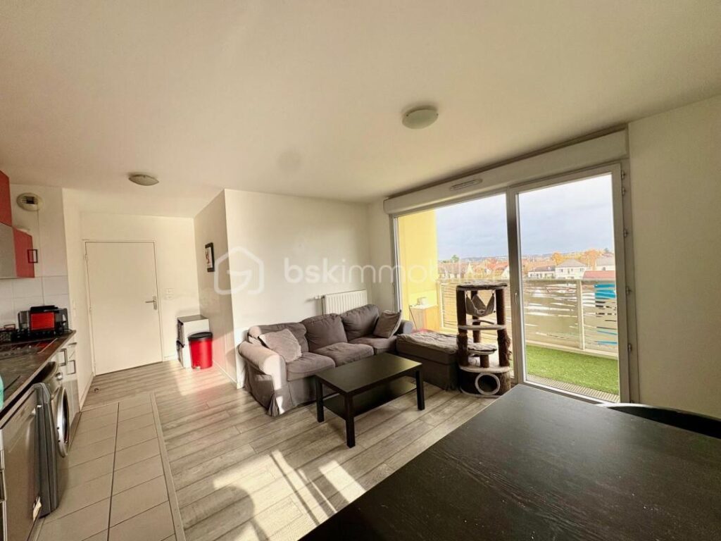 APPARTEMENT F4 LUMINEUX AVEC VUE DÉGAGÉE SUR LA TOUR DE MONTLHÉRY – 4 pièces – 3 chambres – 73 m²