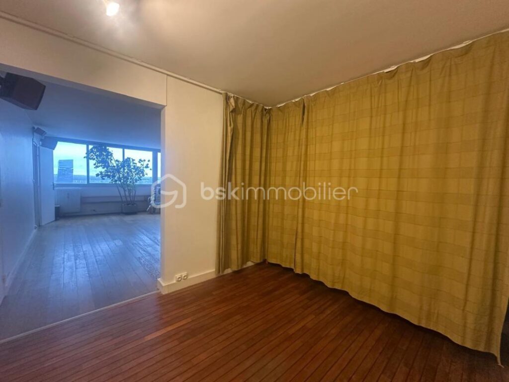 Appartement lumineux de 92 m² avec vue Tour Eiffel – 13ᵉ arrondissement – 4 pièces – 1 chambre – 92 m²