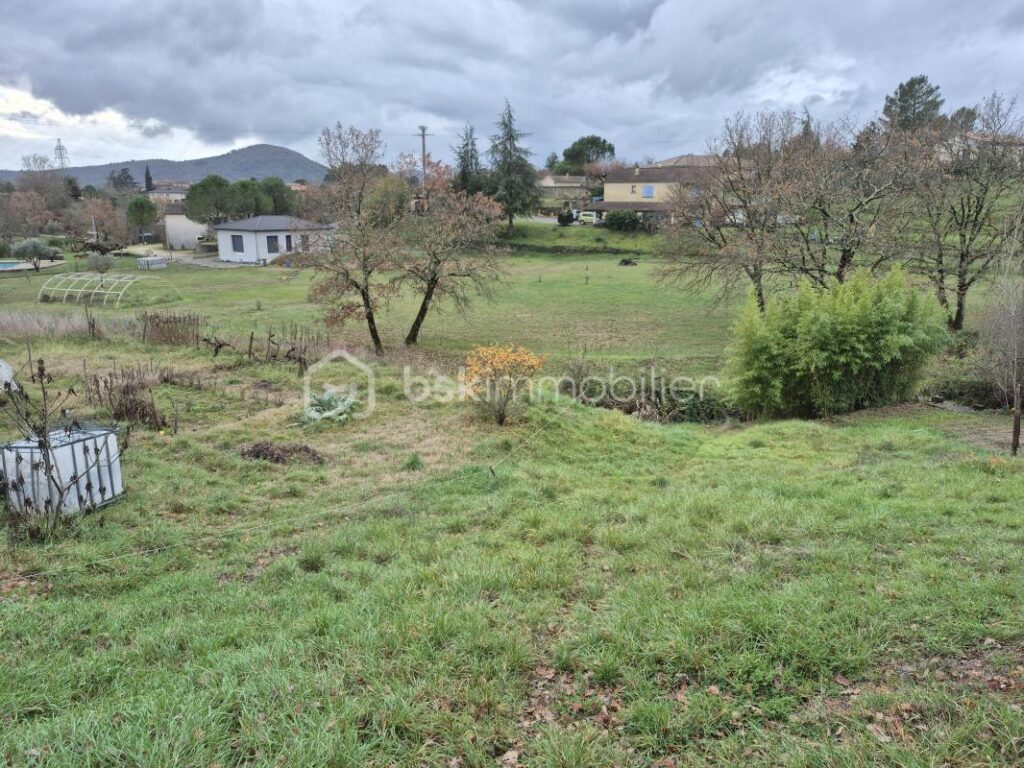 Terrain constructible – NR pièces – NR chambres – 1348 m²