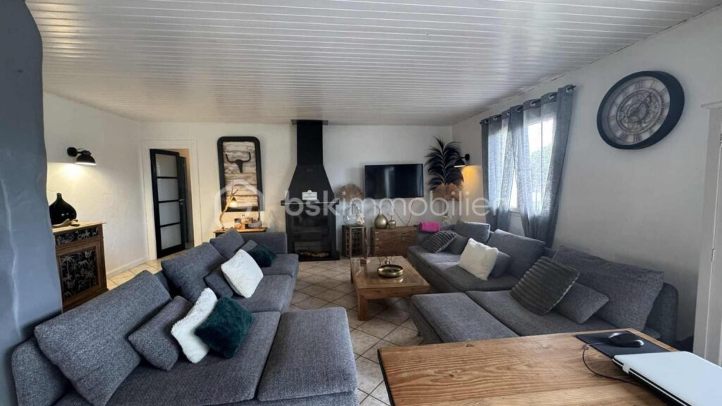 Couffouleux – Maison T6 avec piscine et sous-sol – 6 pièces – 4 chambres – 165 m²