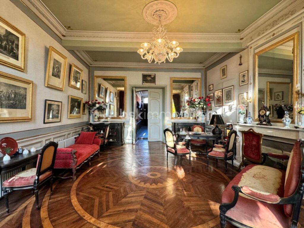 Demeure en pierres centre ville – 13 pièces – 7 chambres – 360 m²