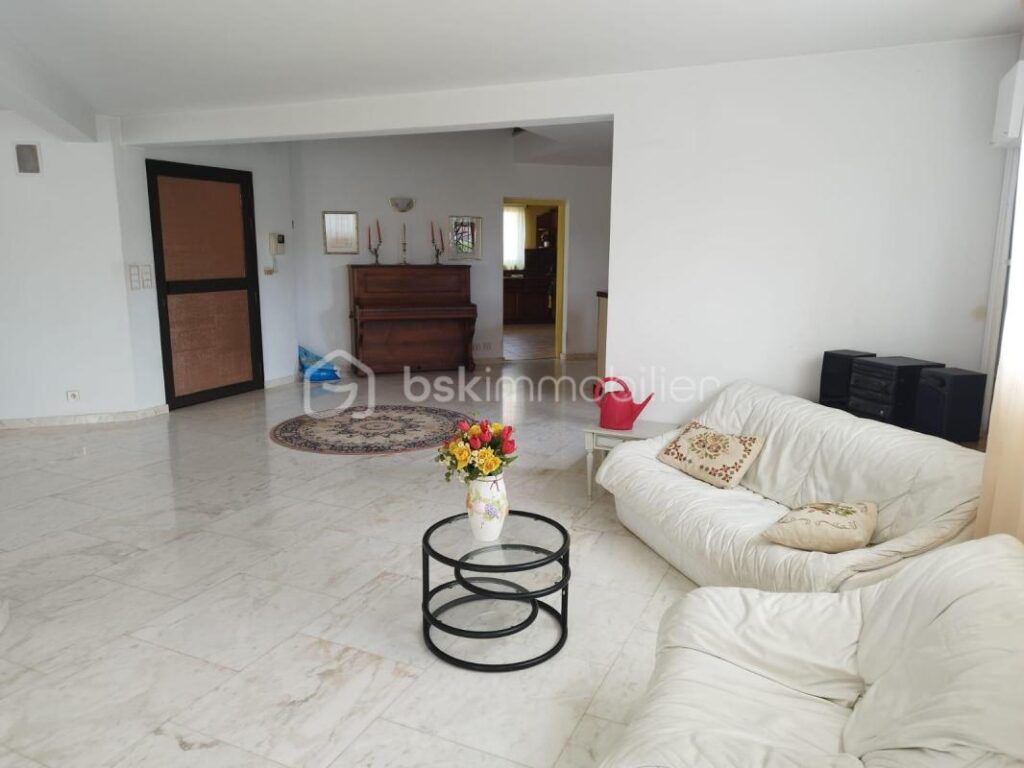 belle demeure de 420 m² sur grand terrain avec piscine – 11 pièces – 6 chambres – 422 m²