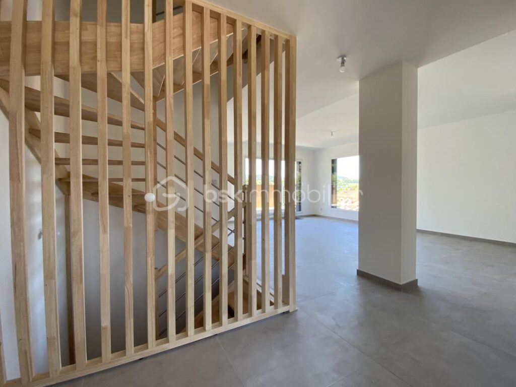 Magnifique maison 5 pièces sur 1088m2 de terrain à l&rsquo;entrée de Sillingy – 5 pièces – 4 chambres – 154 m²