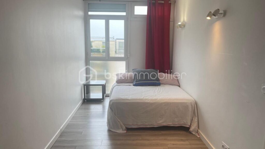 Vue imprenable sur Paris et la TOUR EIFFEL – Exposition SUD-Est – Grand Salon baigner de LUMIERE – 3 pièces – 2 chambres – 70 m²