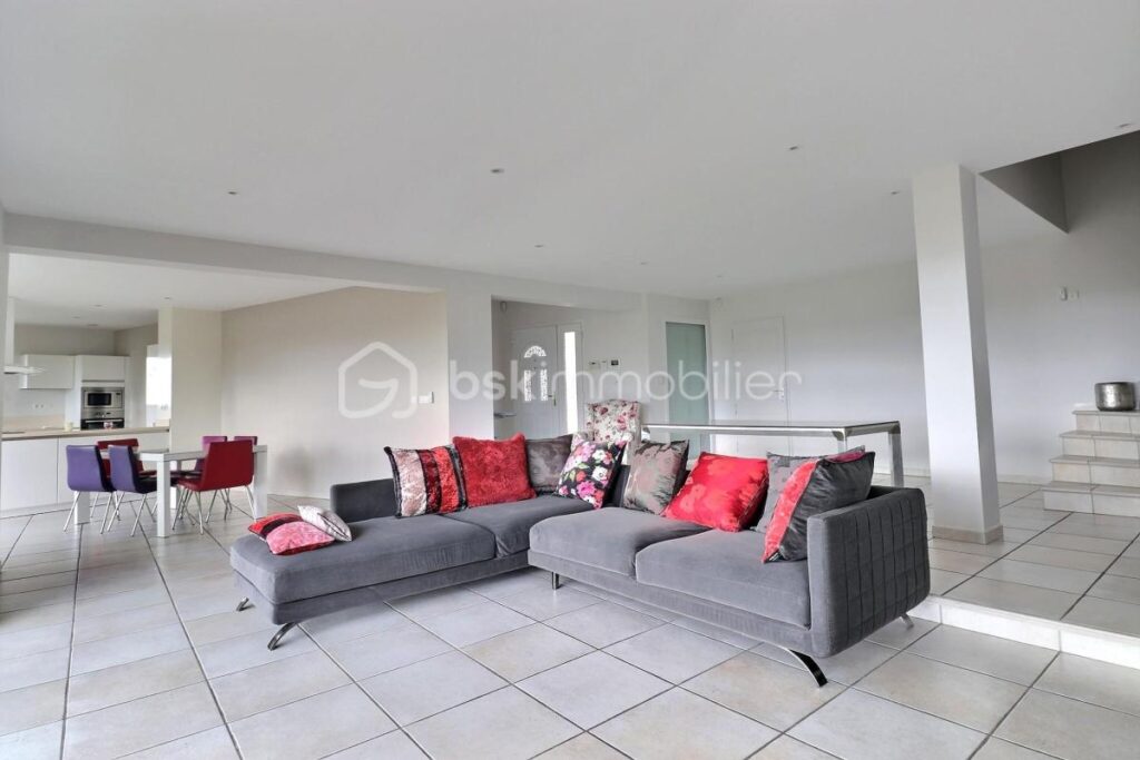 Villa 193m² Thiers 63300 – 6 pièces – 4 chambres – 193 m²