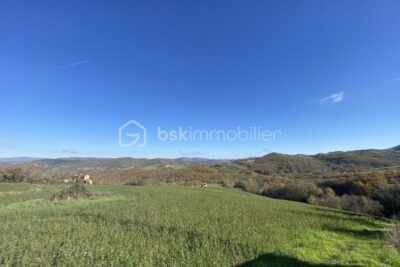 Charme, nature & autonomie – 147 m² + grange – Sud Aveyron – 5 pièces – 3 chambres – 147 m²