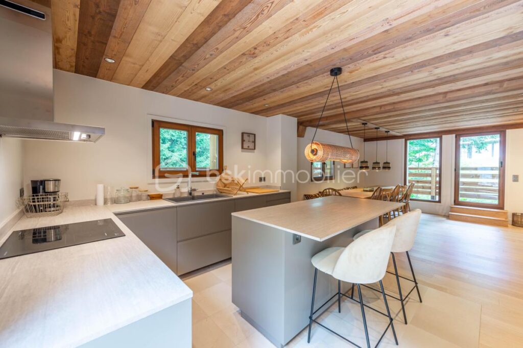 CHALET AVEC MAZOT LA CLUSAZ SECTEUR L ETALE – 9 pièces – 7 chambres – 216 m²