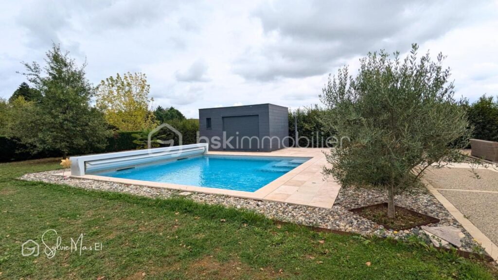 Élégante maison familiale avec piscine 220 m2 – vue imprenable – 8 pièces – 5 chambres – 220 m²