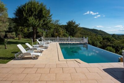 Villa, Gîte & 900 m² de Hangars à aménager – 16 pièces – 7 chambres – 340 m²