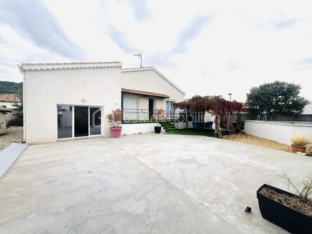 MAISON PLAIN PIED – 5 pièces – 3 chambres – 125 m²