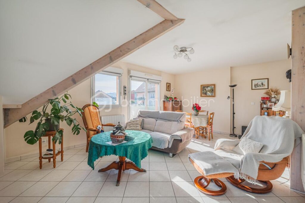 RUMILLY – T3 68 m² – Dernier étage – 3 pièces – 2 chambres – 68 m²