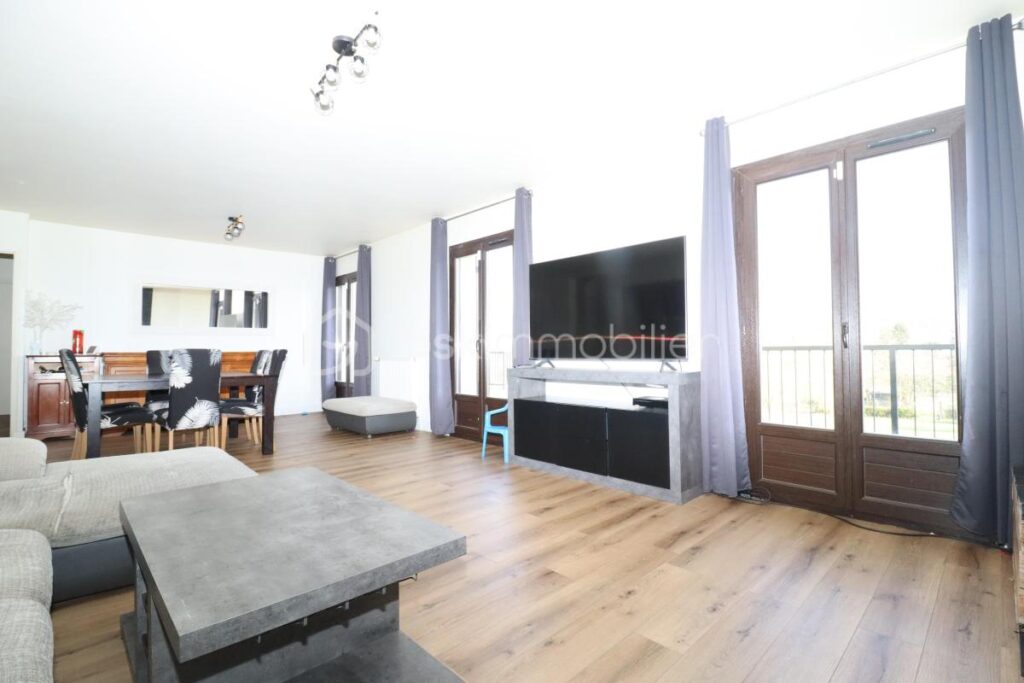 Grande maison aux beaux volumes (8 pièces 175m²) 5 ou 6 chambres avec sous-sol total (85m²) – 8 pièces – 6 chambres – 175 m²