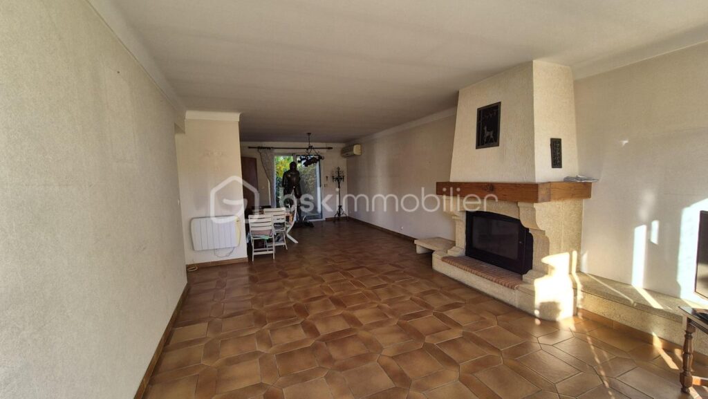 A VENDRE MAISON DEUX FACES TRAVERSANTE DE 152M² SUR TERRAIN DE 261M² A SAINT ANDRE – VUE SUR LES ALBERES – QUATRE CHAMBRES – GARAGE – CLIMATISATION REVERSIBLE – CHEMINEE – AUCUN VIS A VIS – 7 pièces – 4 chambres – 152 m²