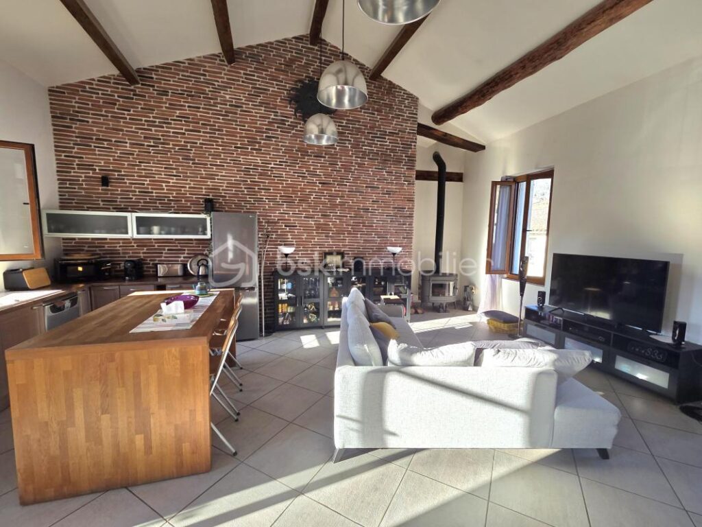 3 pièces 85 m2, balcon, garage – 3 pièces – 2 chambres – 70 m²