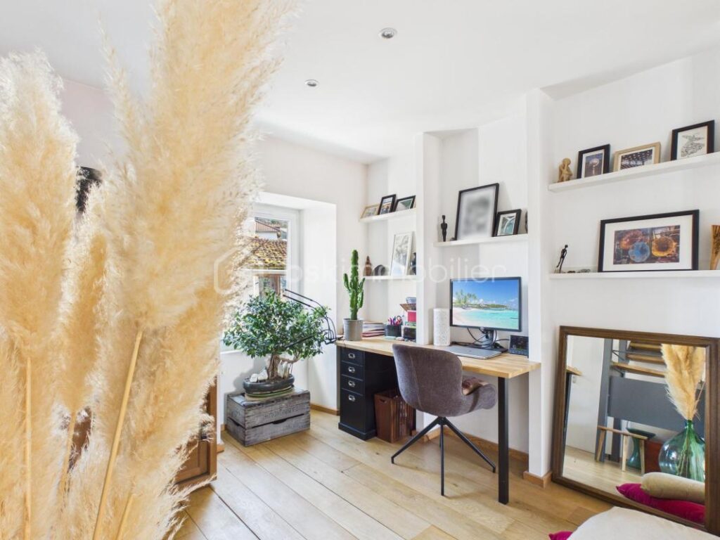 Maison de village – 5 pièces 148 m² – Jardin cocooning – 100 m² d’annexes – 5 pièces – 4 chambres – 148 m²