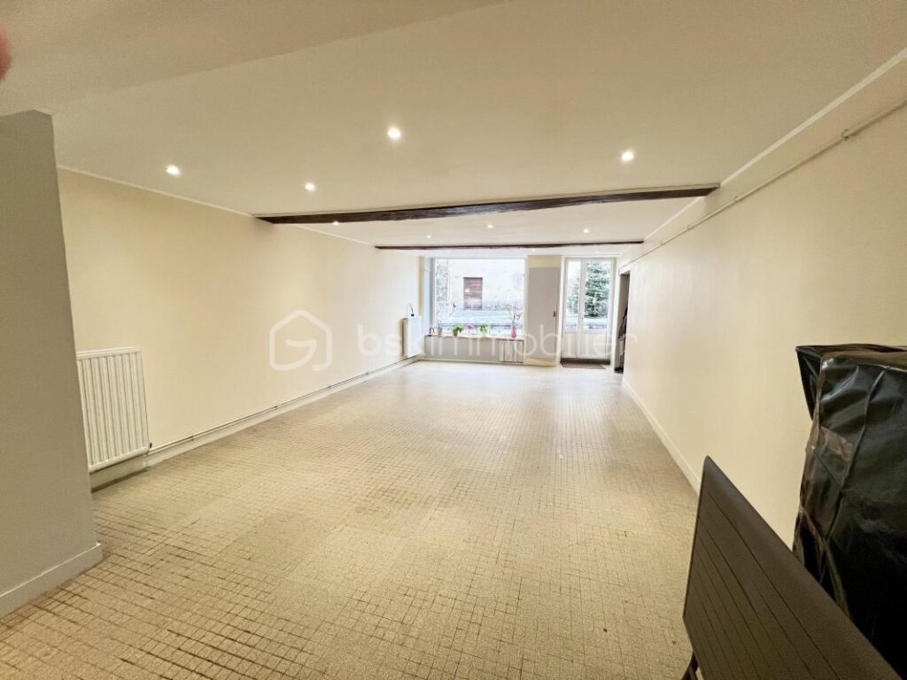A vendre maison avec petit commerce libre de toute occupation – 5 pièces – 3 chambres – 172 m²