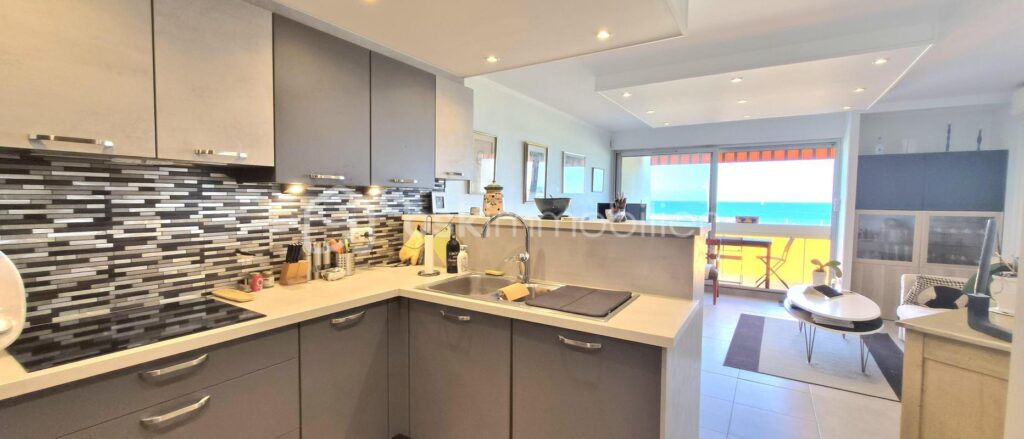 Bien exceptionnel à la vente – Magnifique T3 de 70m2 en front de mer – 3 pièces – 2 chambres – 58 m²