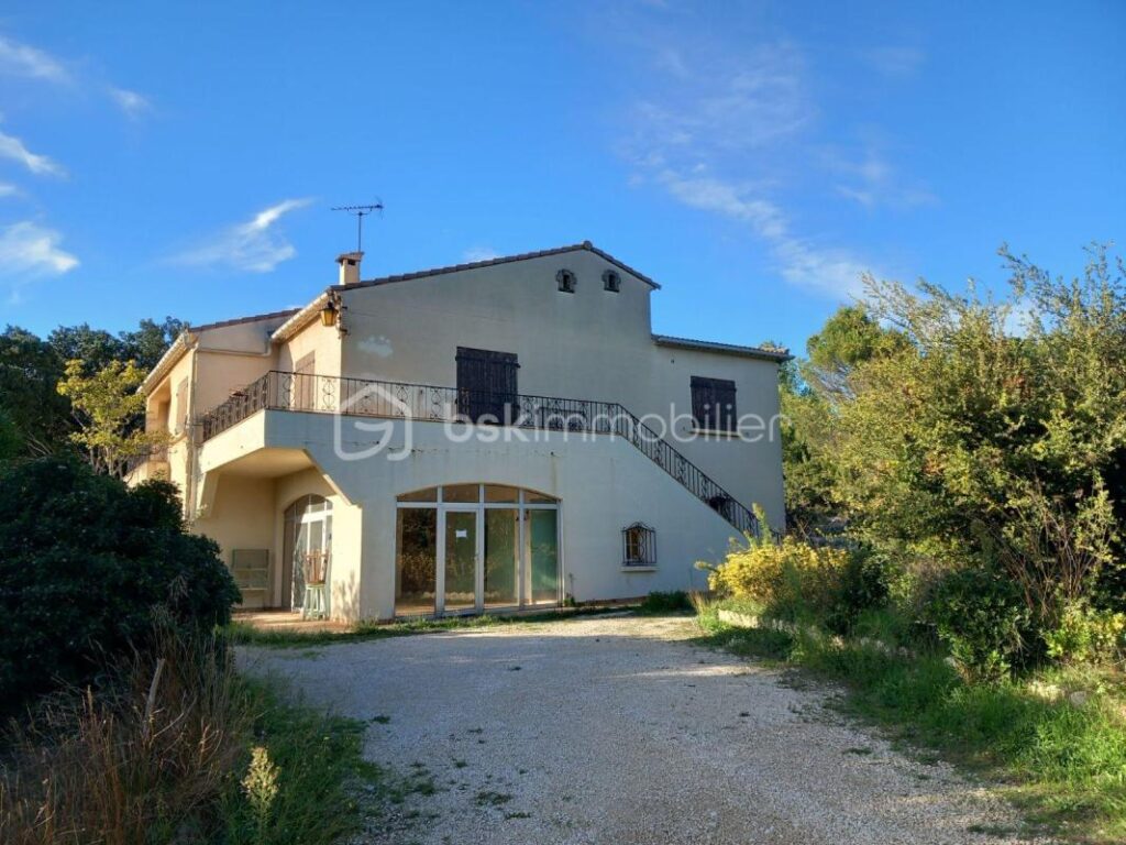 PROPRIETE avec Vue sur le Pont du Gard – Rare sur le secteur – 9 pièces – 6 chambres – 248 m²