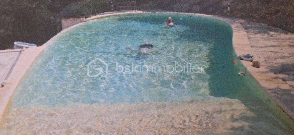 Maison de 169 m², le calme de la campagne, pas de vis à vis, piscine à débordement avec vue sur la vallée Cévenole ! – 6 pièces – 4 chambres – 169 m²