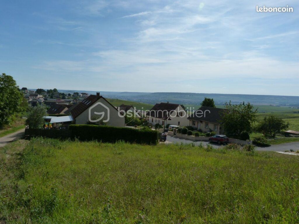 Terrain avec superbe vue de 1043 m2 – NR pièces – NR chambres – 1043 m²