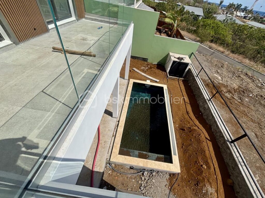 Magnifie Villa F5 110m² Les-Trois-Bassins sur la côte – 5 pièces – 4 chambres – 110 m²