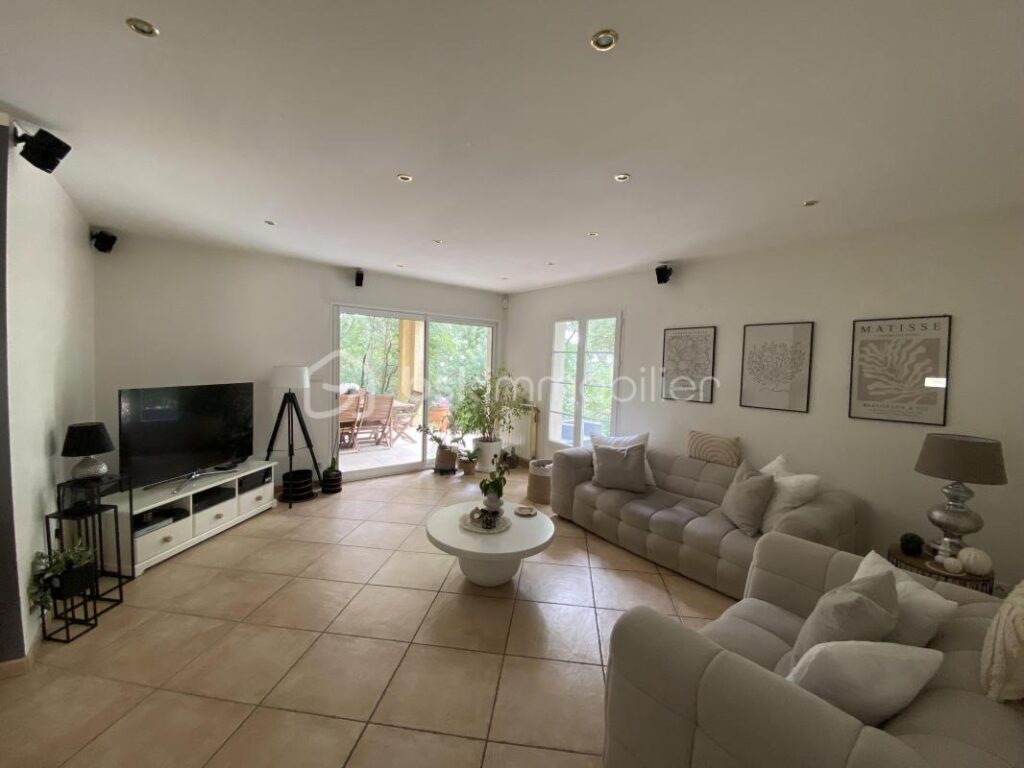 MAISON T7/T8 AVEC PISCINE ET GARAGE – 7 pièces – 5 chambres – 175 m²