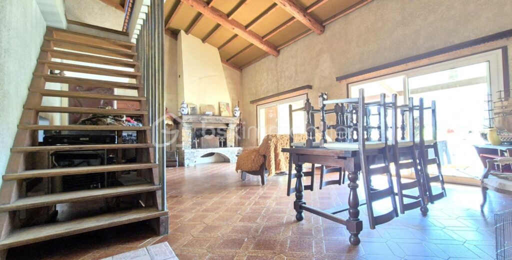 APPARTEMENT 3 pièces 183M² avec terrasse — Possibilité de redistribution ! – 3 pièces – 2 chambres – 160 m²