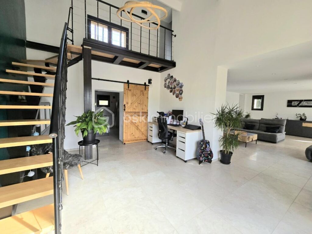 En exlusivité à Lauris jolie maison rénovée, 3 chambres, bureau, piscine – 5 pièces – 3 chambres – 140 m²