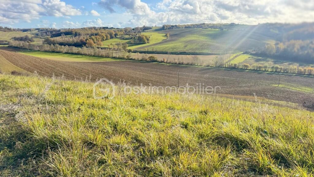 MONTVALEN – Terrain à bâtir de 2400 m² – NR pièces – NR chambres – 2243 m²