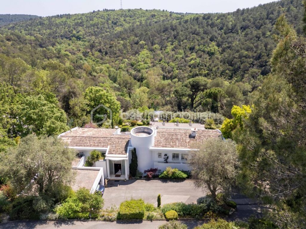 Valbonne – Villa d’exception au cœur de la nature, à pied du village – 12 pièces – 8 chambres – 518 m²
