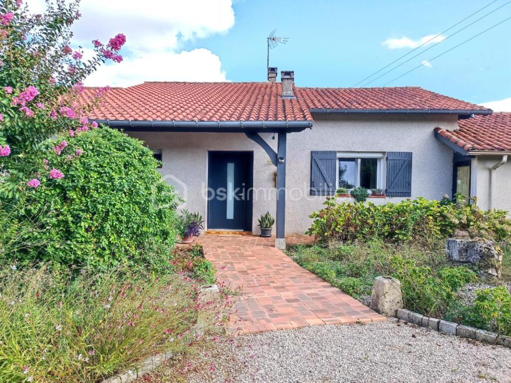 Magnifique Maison avec Vue sur Condom : Garage, Piscine et Jacuzzi – 6 pièces – 4 chambres – 190 m²