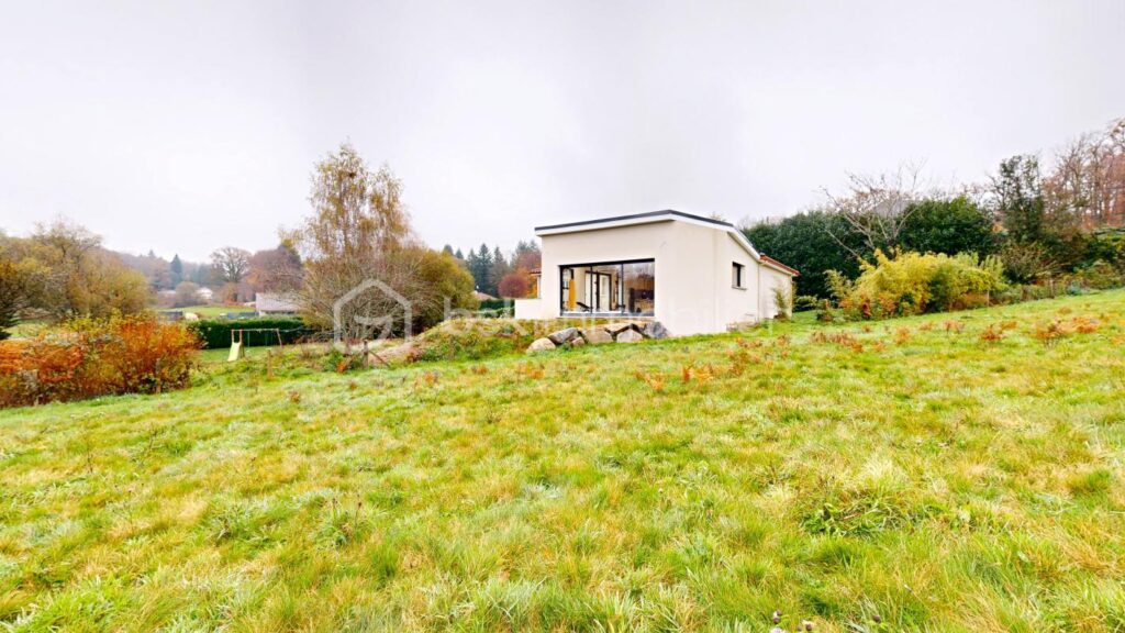 Maison de Type T6 de 157 m2 – 6 pièces – 4 chambres – 157 m²