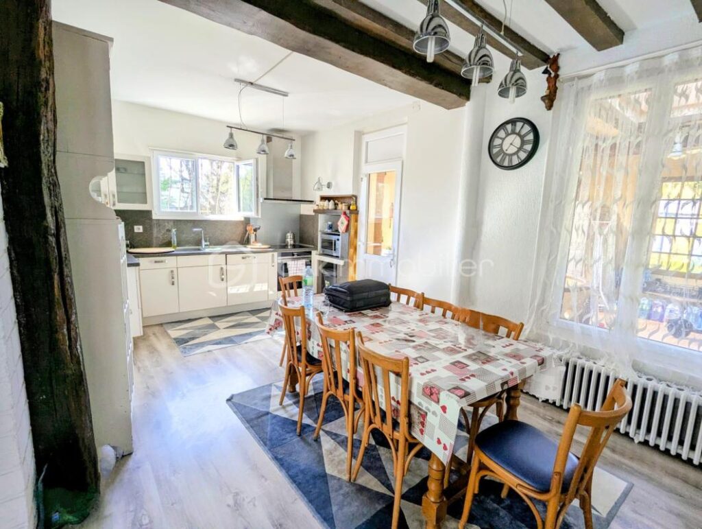 Charmante demeure avec vue imprenable sur le Château de Château-Thierry – 185 m², terrasse et dépendance locative – 7 pièces – 5 chambres – 185 m²