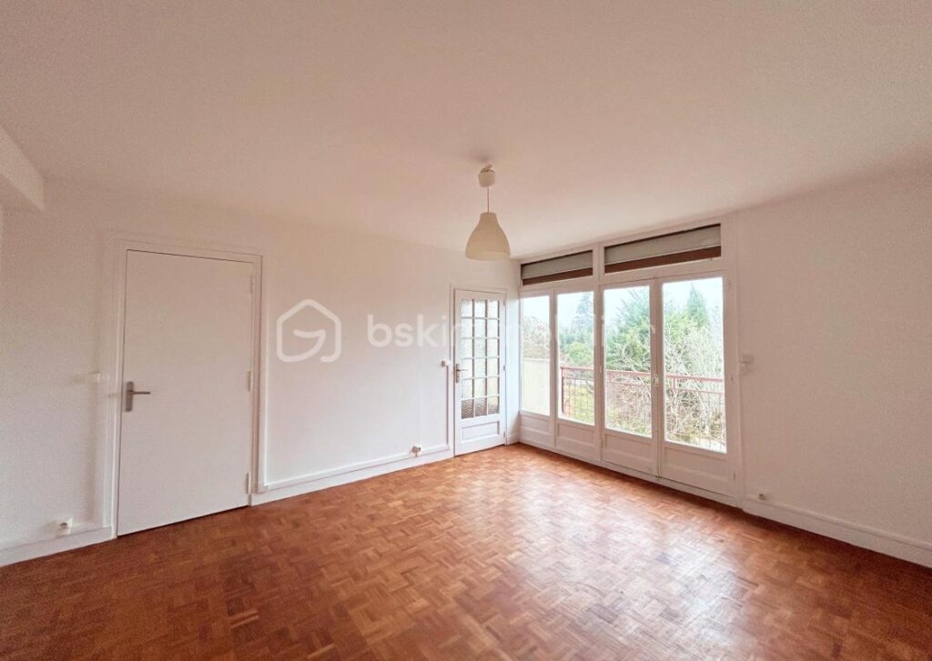 ✨ À vendre – Appartement lumineux avec balcon et vue sur parc arboré à Fontenay-aux-Roses ✨ – 2 pièces – 1 chambre – 49 m²